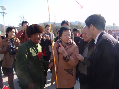 2007年10月28日纪念晋察冀抗日根据地创建七十周年暨“情系太行”活动在纪念馆召开，聂力等老一辈革命家的子女以及河北省委、保定市委等领导一同出席。02